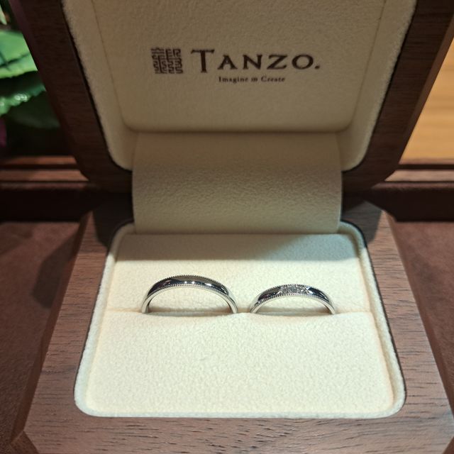 【TANZO.(鍛造指輪)の口コミ】 ミル打ちは入れたいと、そこだけは決めてデザインを考えていきました。
ま…