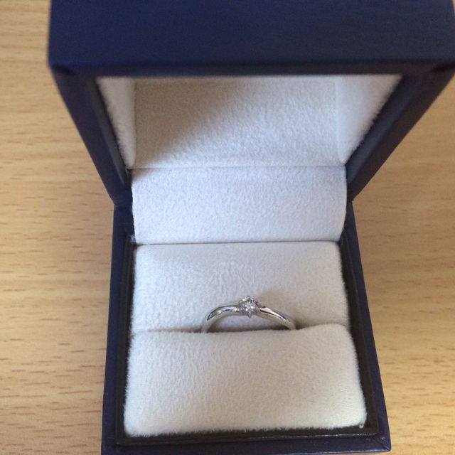 【ヴァンドーム青山(VENDOME AOYAMA)の口コミ】 シンプルながらも、カーブラインが女性らしくて気に入っています。

ダイ…