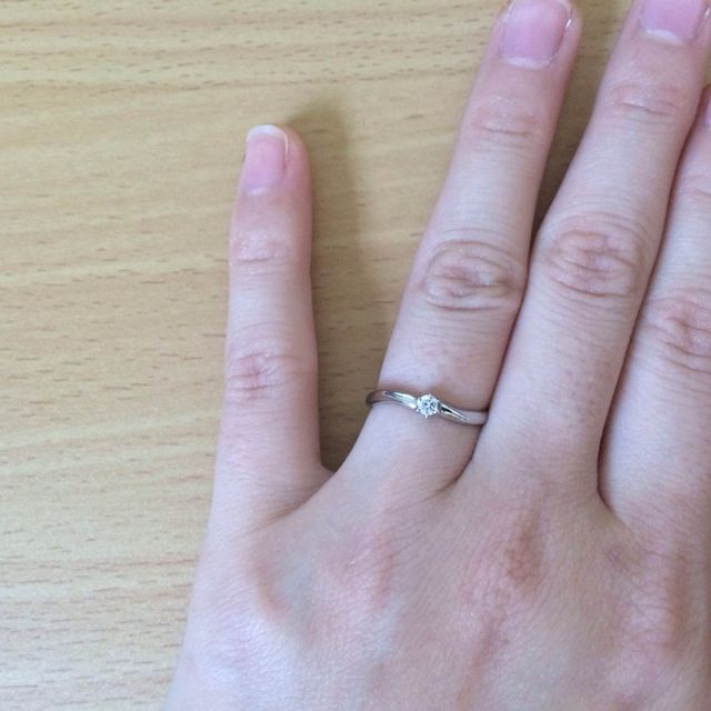 【ヴァンドーム青山(VENDOME AOYAMA)の口コミ】 シンプルながらも、カーブラインが女性らしくて気に入っています。

ダイ…