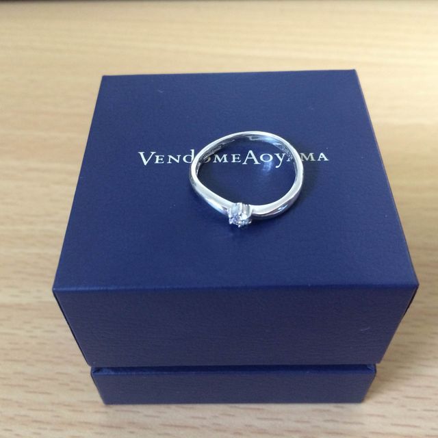 【ヴァンドーム青山(VENDOME AOYAMA)の口コミ】 シンプルながらも、カーブラインが女性らしくて気に入っています。

ダイ…