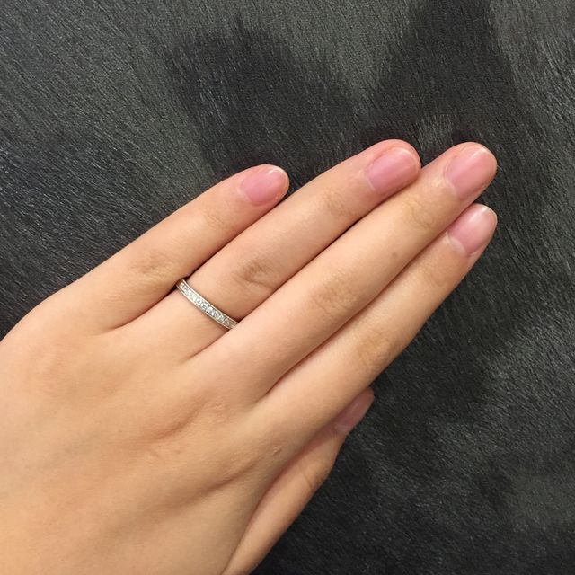 【JEWELRY  KAMATA(ジュエリーかまた)の口コミ】 ハーフエタニティのものを探していたので、試着しました。これは、上下に…