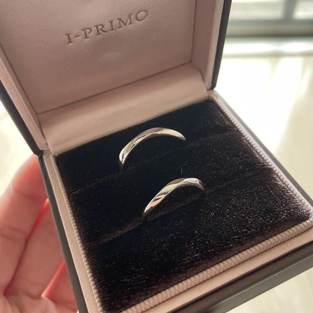 【アイプリモ(I-PRIMO)の口コミ】 シンプルなデザインで2人ともの要望が叶ったものです。２つ重ねるとハート…