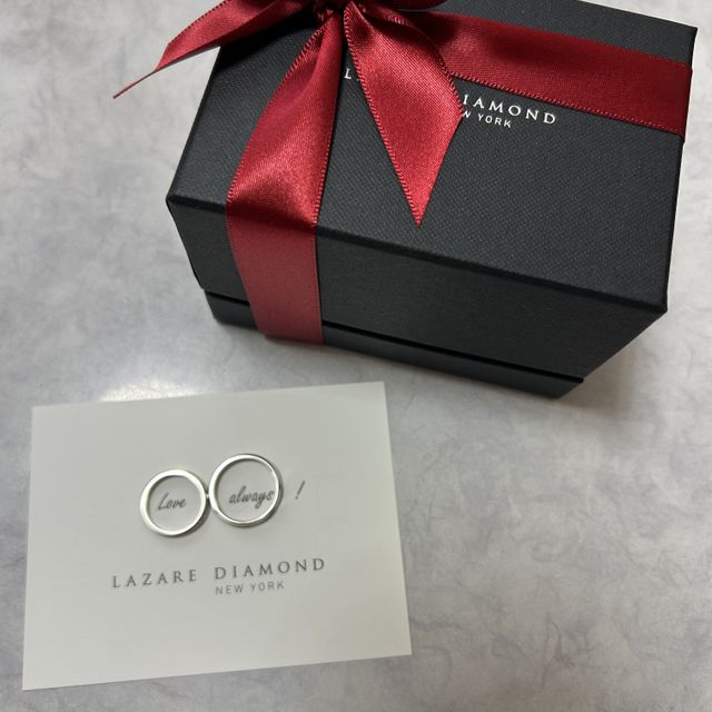 【ラザール ダイヤモンド(LAZARE DIAMOND)の口コミ】 シンプルながらも華やかさのあるデザインで、普段使いも特別な日の服装に…