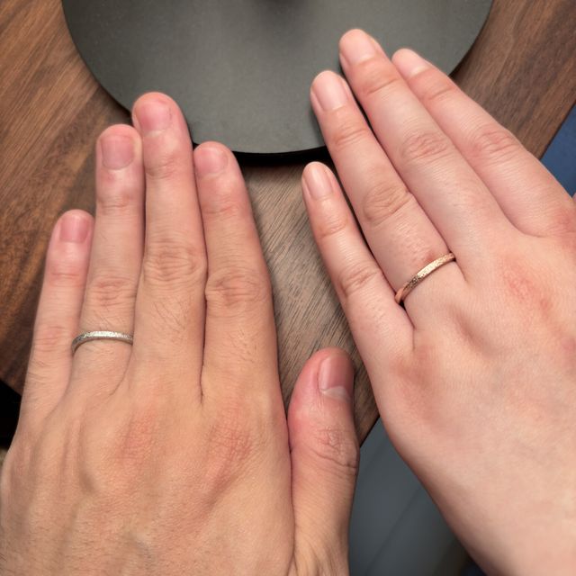 【ichi(イチ)の口コミ】 華美なデザインではなく宝石も付いてないシンプルな見た目なのだが、石地…