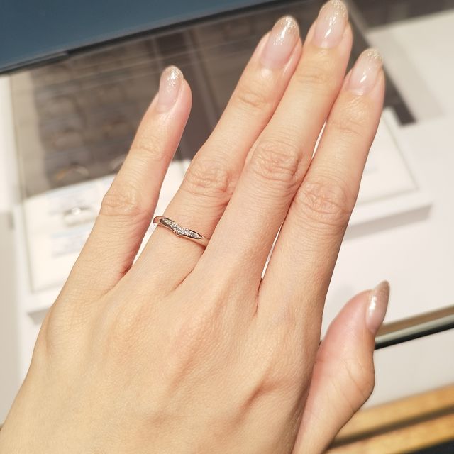 【銀座ダイヤモンドシライシの口コミ】 デザインも豊富で悩んでしまいますが店員さんがじっくり相談に乗ってくれ…