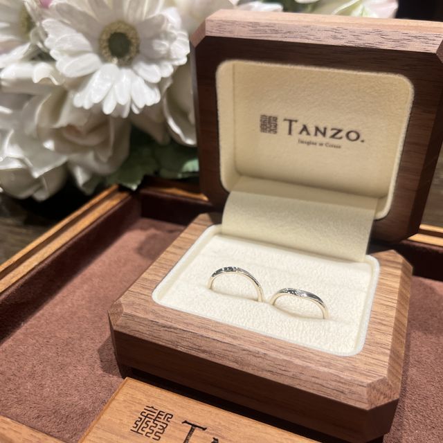 【TANZO.(鍛造指輪)の口コミ】 指輪の色味。ブランドオリジナルカラーのシャンパンゴールドにしました。…