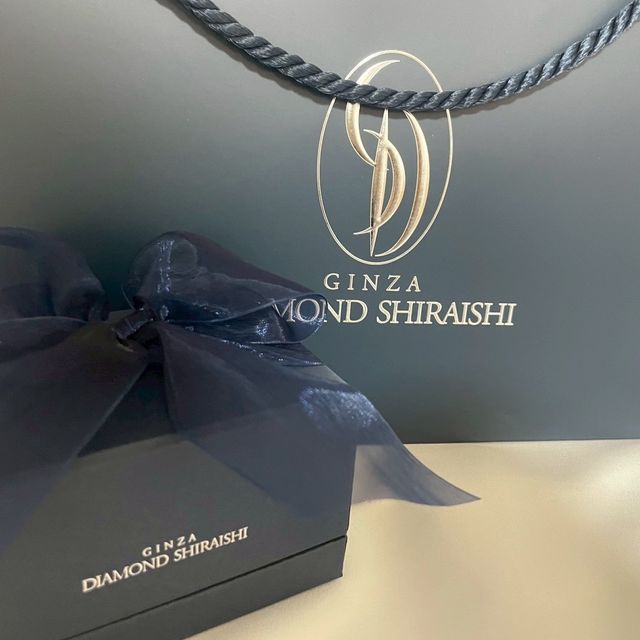 【銀座ダイヤモンドシライシの口コミ】 新郎の指輪はシンプルなデザインの指輪で、かつ2.2mmの細めのデザインを選…