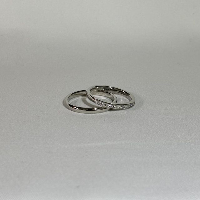 【銀座ダイヤモンドシライシの口コミ】 新郎の指輪はシンプルなデザインの指輪で、かつ2.2mmの細めのデザインを選…