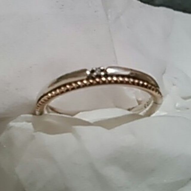 【STAR JEWELRY(スタージュエリー)の口コミ】 K18部分のつぶつぶした所にとても惹かれました。小さめですがダイアが入っ…