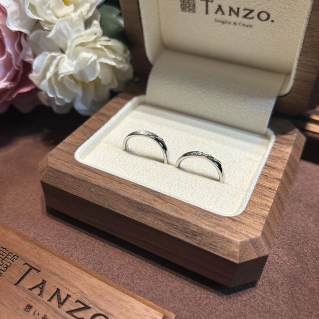 【TANZO.(鍛造指輪)の口コミ】 金線のぷっくりとしたものを2人でお揃いで入れました！
デザインを入れる…