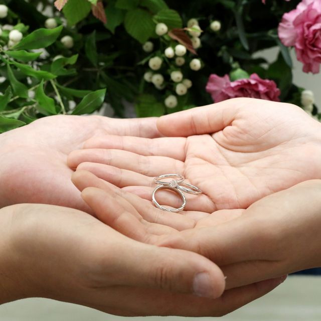 【出雲結(いずもゆい)の口コミ】 着け心地も良く指輪のコンセプトが非常に気に入り、こちらを選びました。
…