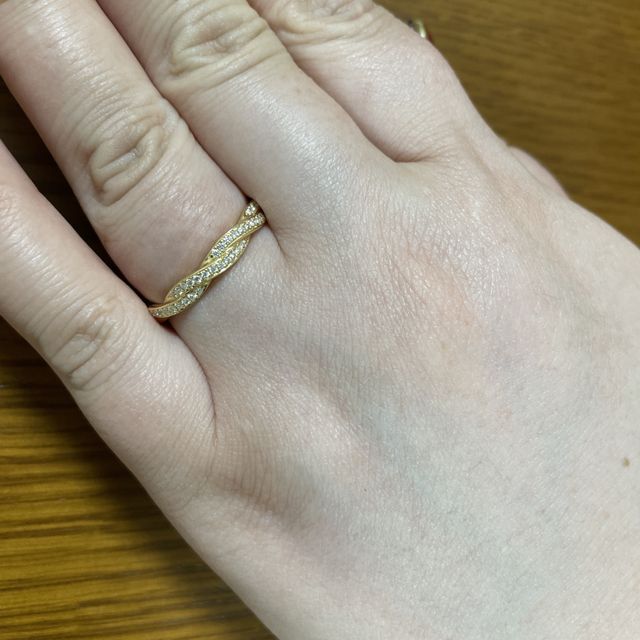 【ラザール ダイヤモンド(LAZARE DIAMOND)の口コミ】 他のお店にはない決してないデザインです。
結婚指輪らしくないデザインな…