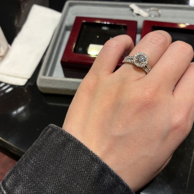 【ケイウノ ブライダル(K.UNO BRIDAL)の口コミ】 
ハーフエタニティの指輪を探していたため、複数のデザインを試着させてい…