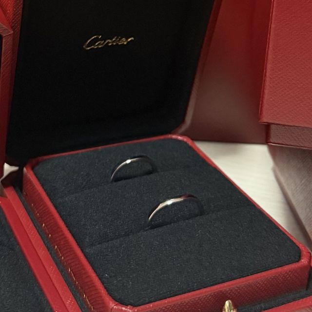 【カルティエ(Cartier)の口コミ】 まっすぐなリングも王道で良いですが、わたしたちは少し個性が欲しかった…