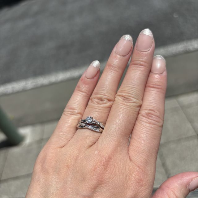 【ラザール ダイヤモンド(LAZARE DIAMOND)の口コミ】 特徴的なデザインを探していたところ、スイートアイビーを見つけお店に伺…