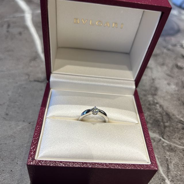 【ブルガリ(BVLGARI)の口コミ】 一見シンプルでどこにでもあるように見えますが、正面からみるとダイアモ…