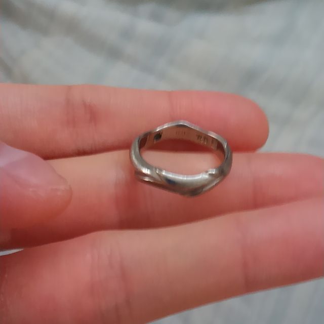 【俄(にわか)の口コミ】 メイド・イン・ジャパンの指輪らしい細部にこだわったエンゲージリング。…