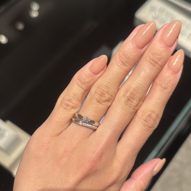 【銀座ダイヤモンドシライシの口コミ】 関節が太いので握った時の着け心地が気に入りました。スターリーのデザイ…