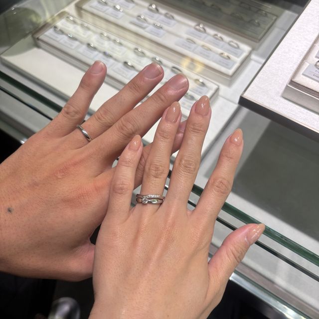 【アイプリモ(I-PRIMO)の口コミ】 ウェーブ型、ダイヤ付きの指輪を探していました。金額も予算が二人で30万…