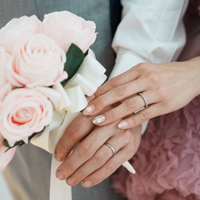 【ラザール ダイヤモンド(LAZARE DIAMOND)の口コミ】 ハーフダイアの指輪で下にもダイアが来るようになってないので傷つきにく…