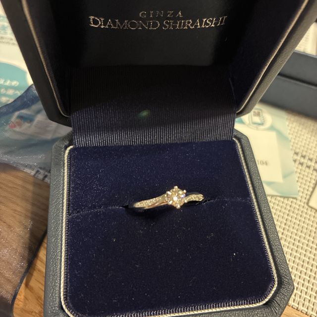 【銀座ダイヤモンドシライシの口コミ】 プロポーズリングで、先にダイヤだけもらいました。入籍後、リングを選び…