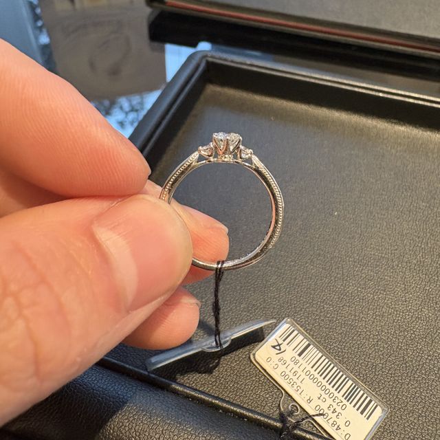 【エクセルコダイヤモンド(EXELCO DIAMOND)の口コミ】 エクセルコダイヤモンドならではのリングにミルグレイン、通称ミル打ちが…