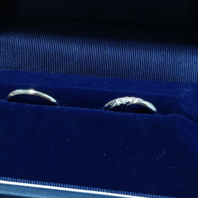 【銀座ダイヤモンドシライシの口コミ】 シンプルめですが、中心にダイヤモンドがいくつか並んでいて、着けるとキ…