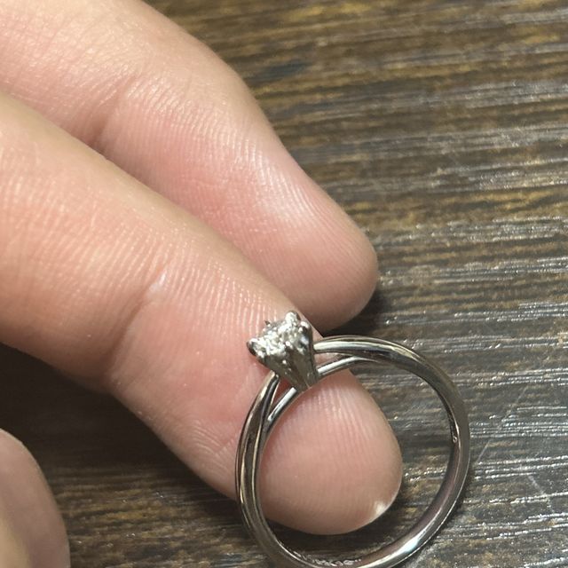 【ケイウノ ブライダル(K.UNO BRIDAL)の口コミ】 プラチナのストレートリング
ザ王道なデザインを施してもらいダイヤを支え…