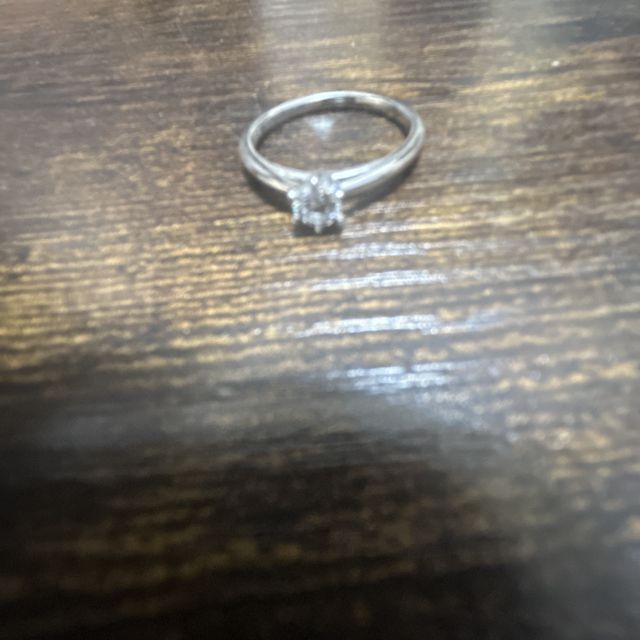 【ケイウノ ブライダル(K.UNO BRIDAL)の口コミ】 プラチナのストレートリング
ザ王道なデザインを施してもらいダイヤを支え…
