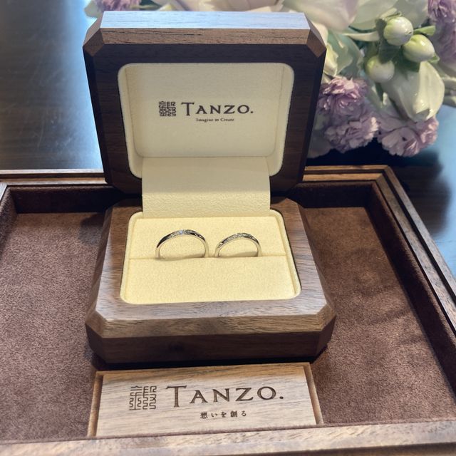 【TANZO.(鍛造指輪)の口コミ】 指輪の素材、リングの太さや加工の有無、石の入れ方、刻印など、ふたりで…