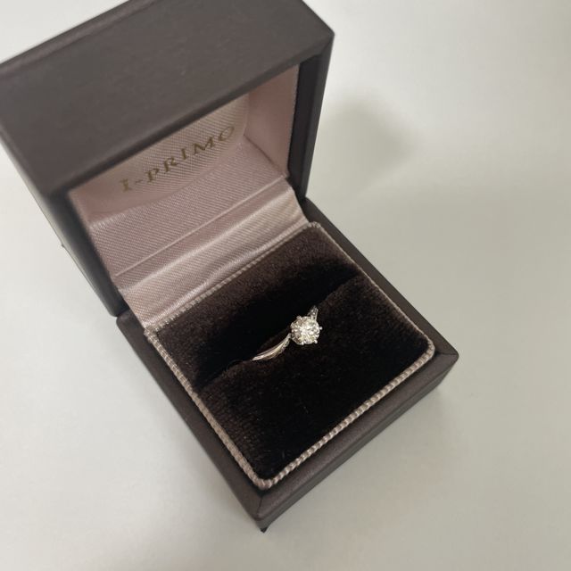 【アイプリモ(I-PRIMO)の口コミ】 洗練されたデザインと上質な素材が魅力の指輪。指に自然に馴染むような着…