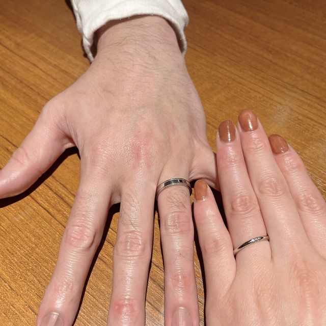 【ティファニー(Tiffany & Co.)の口コミ】 新婦の結婚指輪のおすすめポイントは、中央に配置された3つのダイヤがポイ…