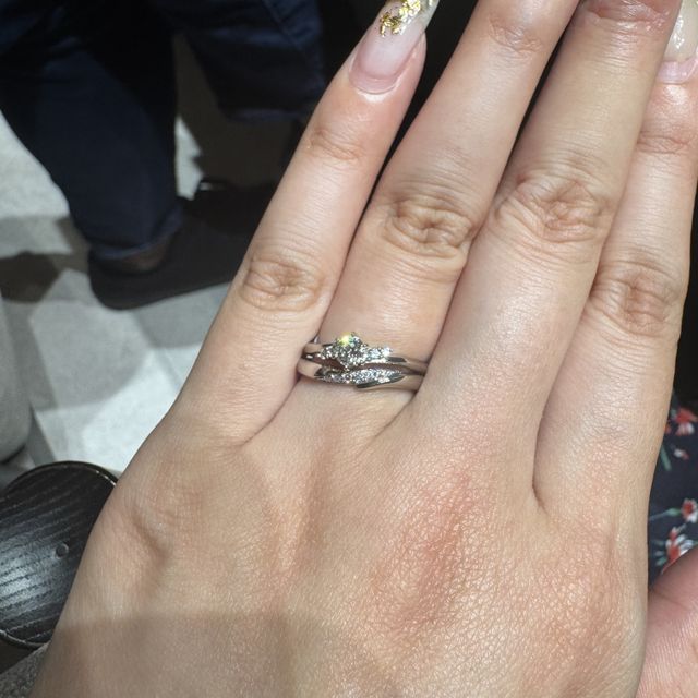【アイプリモ(I-PRIMO)の口コミ】 婚約指輪と結婚指輪はセットリングではないですが、自分の指・手に合った…
