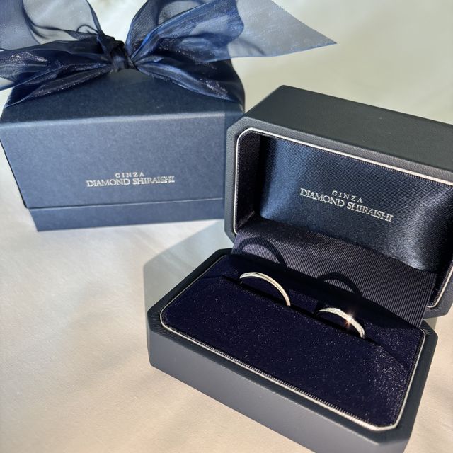 【銀座ダイヤモンドシライシの口コミ】 ハーフエタニティで、斜めに石が着いているので、正面はもちらん、自分か…