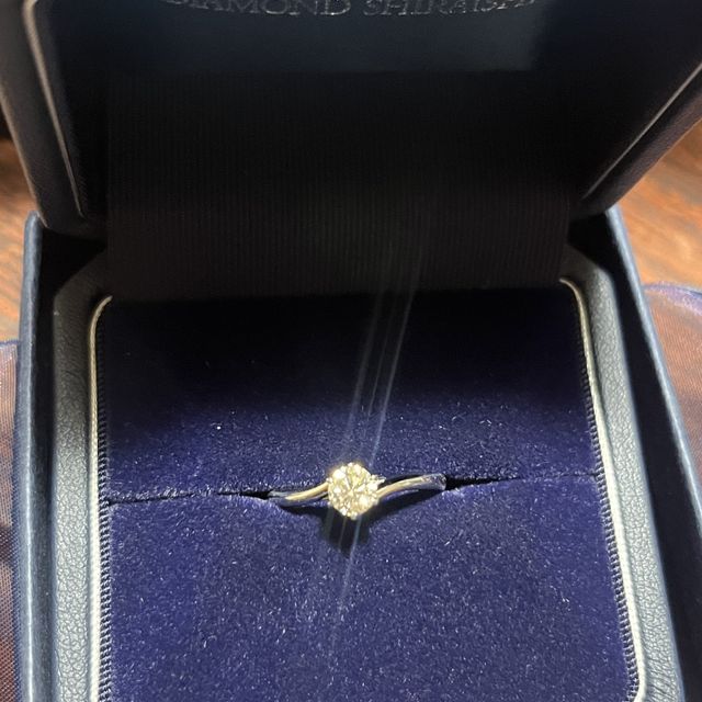 【銀座ダイヤモンドシライシの口コミ】 ダイヤがとても綺麗なので、シンプルな指輪にしました。ダイヤモンドシラ…