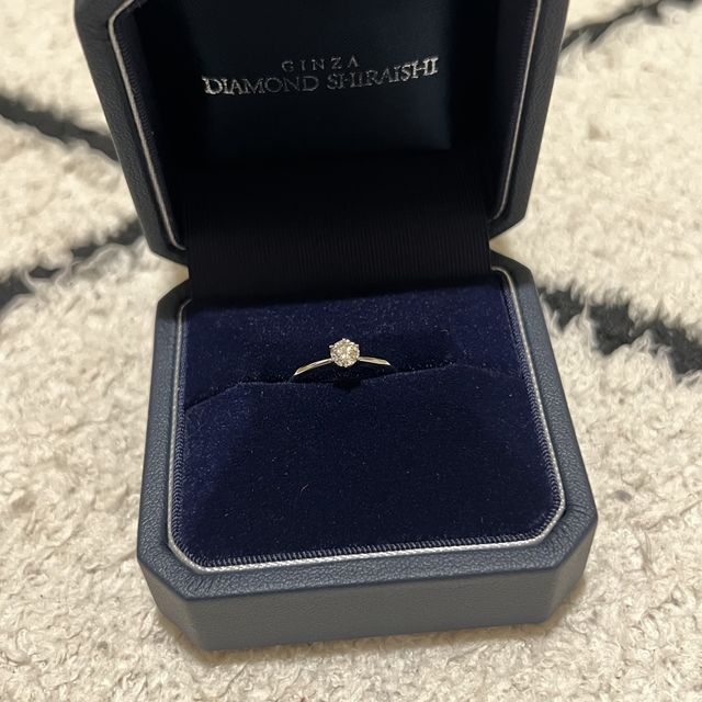 【銀座ダイヤモンドシライシの口コミ】 ダイヤモンドへのこだわりが購入の決め手でした。

たくさんの種類があり…