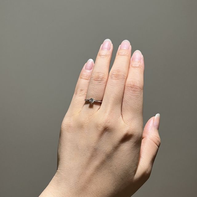 【銀座ダイヤモンドシライシの口コミ】 婚約指輪のダイヤモンドは、まだ誰の手にも渡っていないという意味のバー…