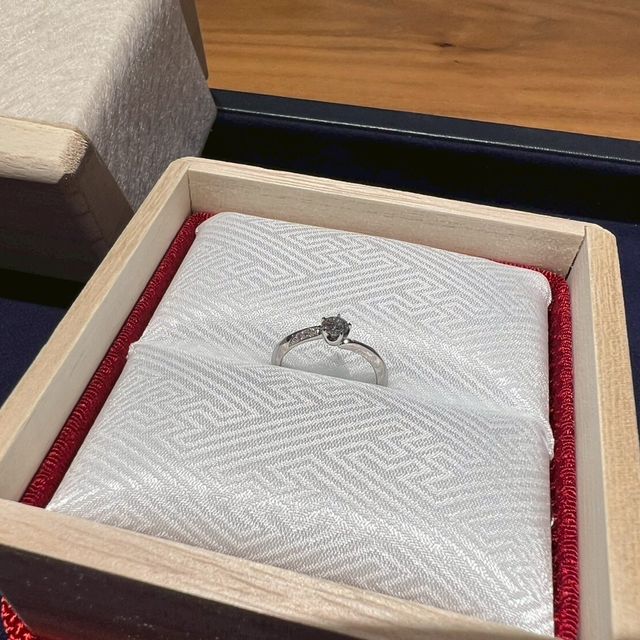 【TOMOE(トモエ)の口コミ】 デザインに桜の花びらがモチーフになっているのがよかったです。
他のデザ…