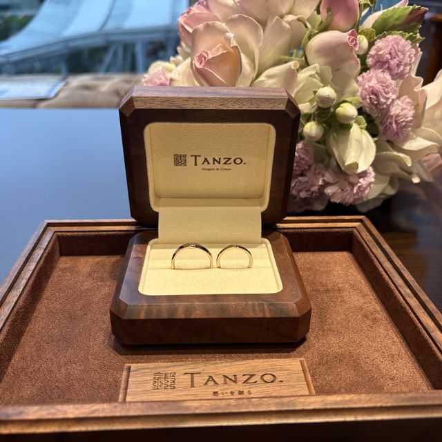 【TANZO.(鍛造指輪)の口コミ】 特に槌目のデザインが2人して惹かれてこだわったポイントです。また色味は…