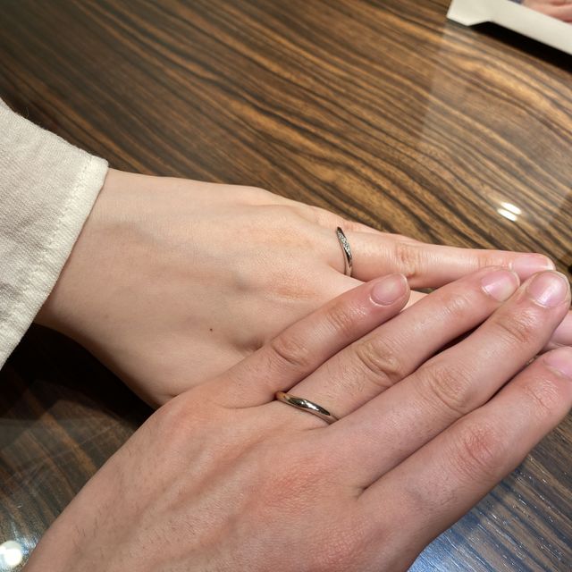 【AMATSU(アマツ)の口コミ】 指輪の形がお互いのイメージにあってて、納得出来る指輪でした。カラーは…
