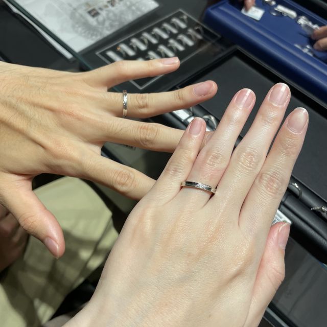 【銀座ダイヤモンドシライシの口コミ】 デザインに個性があり、婚約指輪に負けない存在感を放つ指輪がいいなと思…