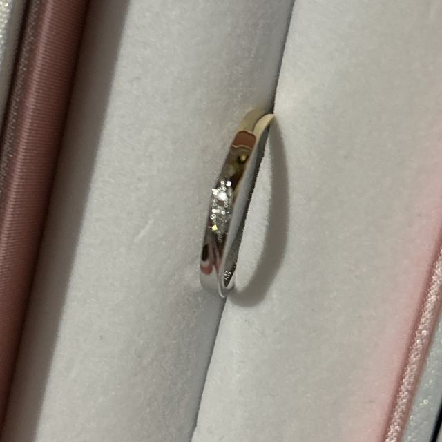 【nocur(ノクル)の口コミ】 プラチナとゴールドの2カラーで探していたところ
こちらを見つけて即決し…