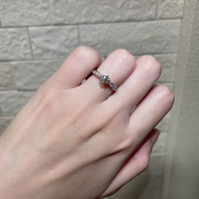 【BRILLIANCE+(ブリリアンスプラス)の口コミ】 プロポーズで頂いたダイヤが際立つ素敵なデザインで、いくつものデザイン…