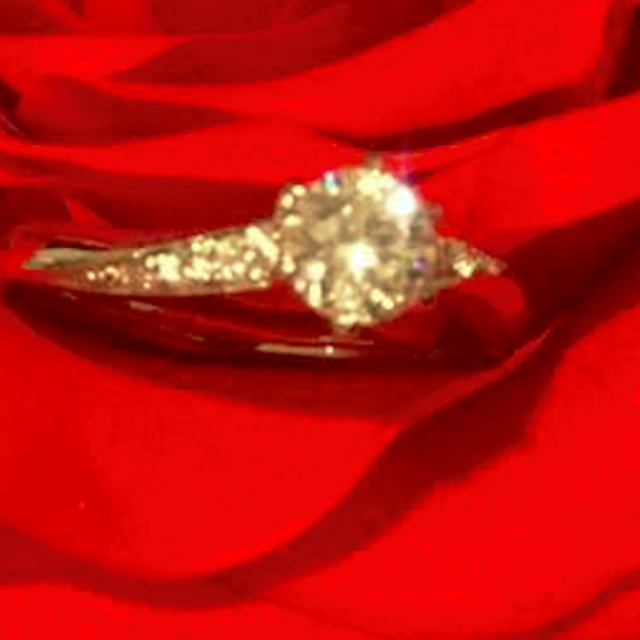 【ラザール ダイヤモンド(LAZARE DIAMOND)の口コミ】 調べてみるとラザールはダイヤモンドの世界三大加工ブランドということで…