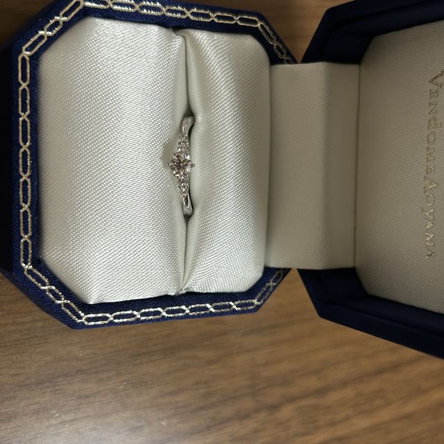 【ヴァンドーム青山(VENDOME AOYAMA)の口コミ】 どんな指にもあって、綺麗に見えます。
いろんな指輪を見ましたが、重ね付…
