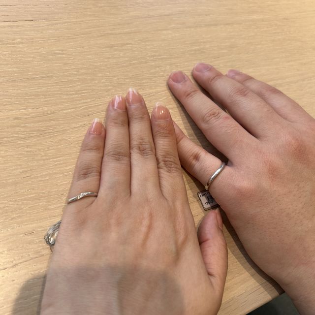 【Flowaves(フロウェーブス)の口コミ】 シンプルなデザインだけど、ダイヤが少しあしらわれているデザインが希望…