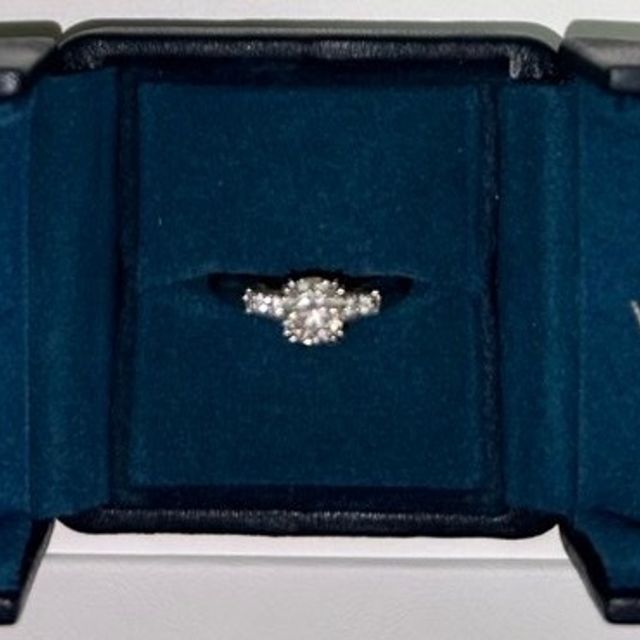 【ハリー・ウィンストン(Harry Winston)の口コミ】 憧れのハリーウィンストンをいただきました。付け心地も良く、特別な日に…