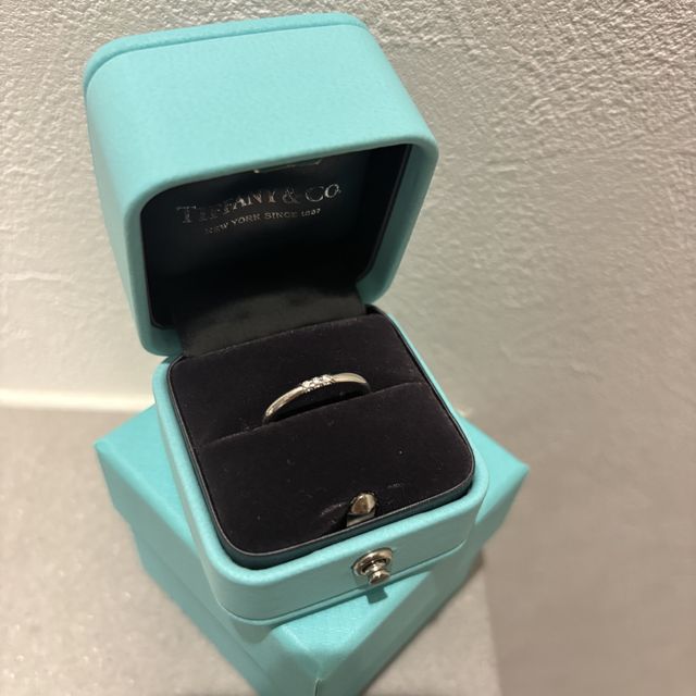 【ティファニー(Tiffany & Co.)の口コミ】 ティファニーの結婚指輪は、一目見た瞬間に「これだ」と思うほど惹かれま…