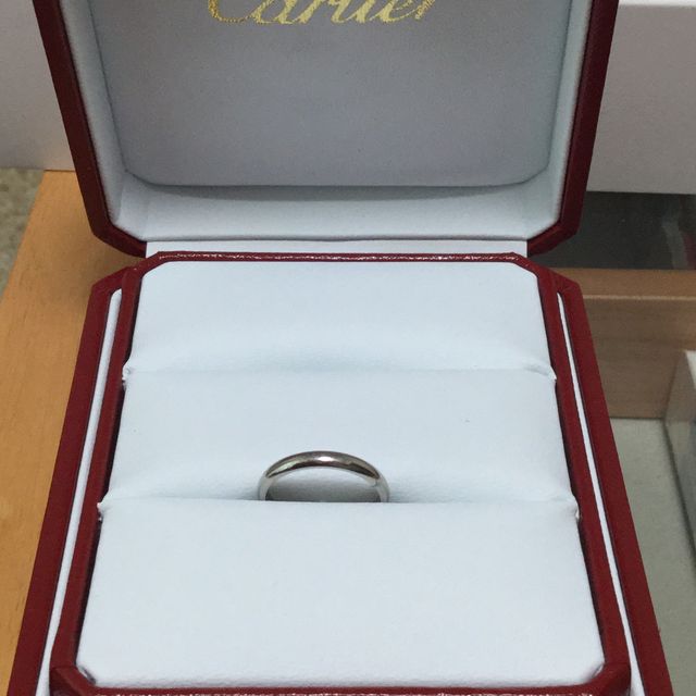 【カルティエ(Cartier)の口コミ】 シンプルなタイプのリング。結婚指輪といえばティファニーですが、人とは…