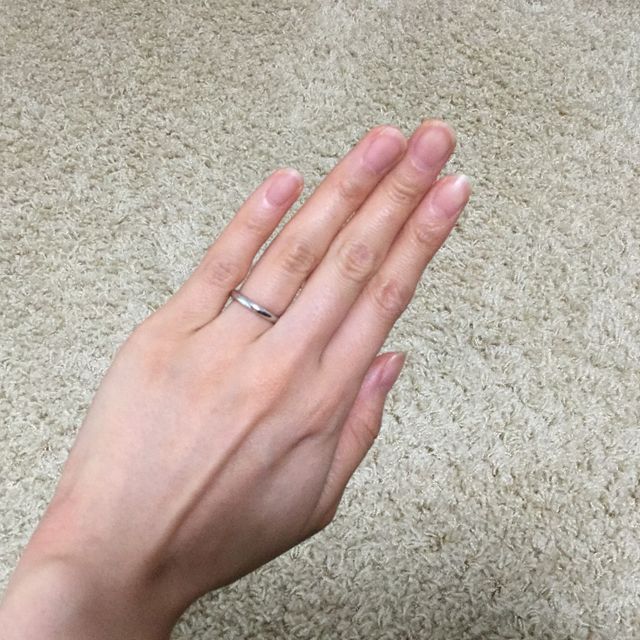 【カルティエ(Cartier)の口コミ】 シンプルなタイプのリング。結婚指輪といえばティファニーですが、人とは…